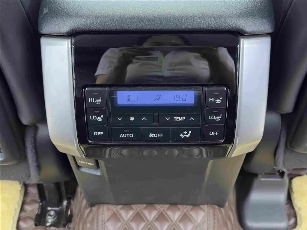 Toyota Prado — фото 13