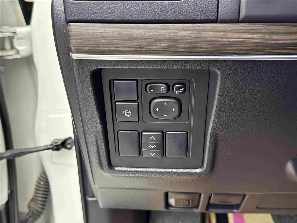 Toyota Prado — фото 19