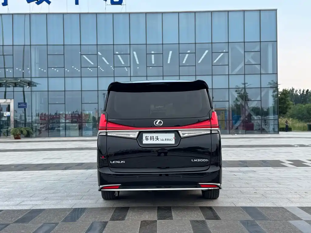 Toyota Vellfire — фото 8