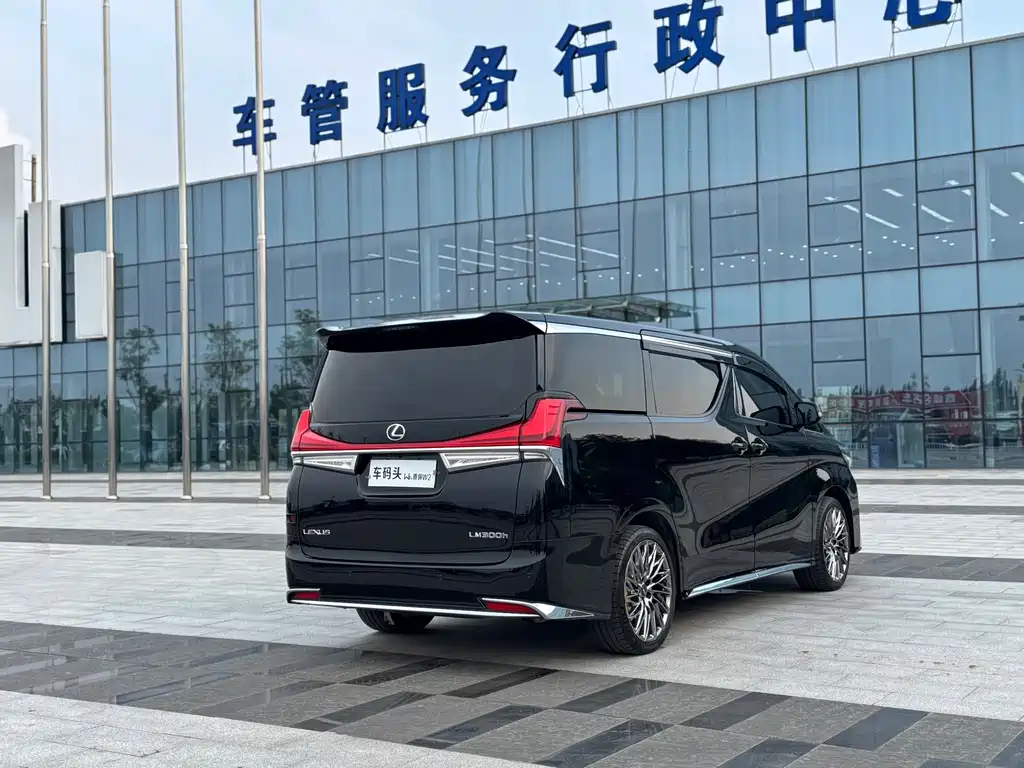 Toyota Vellfire — фото 9