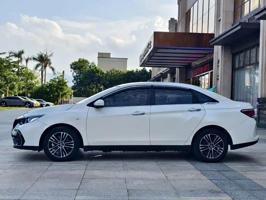 Venucia D60 EV — фото 4
