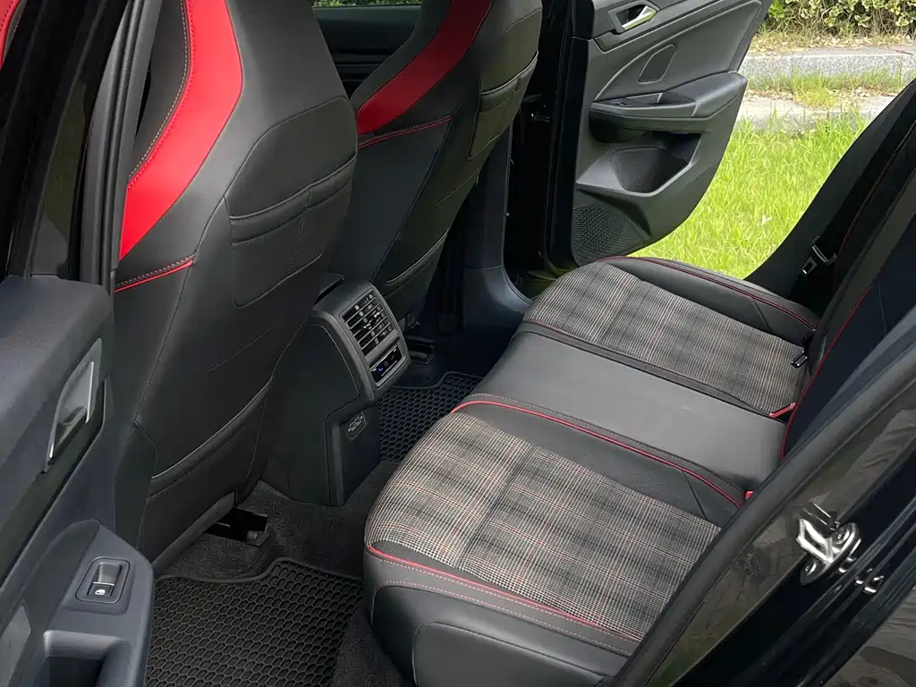 Volkswagen Golf GTI — фото 7