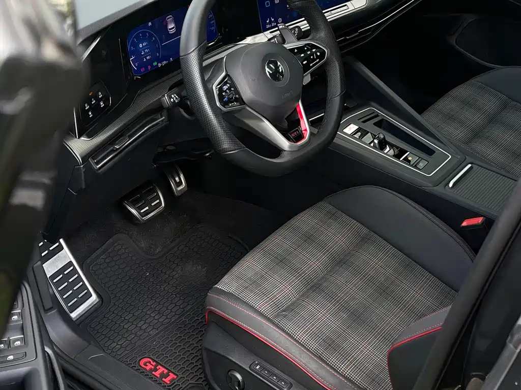 Volkswagen Golf GTI — фото 10