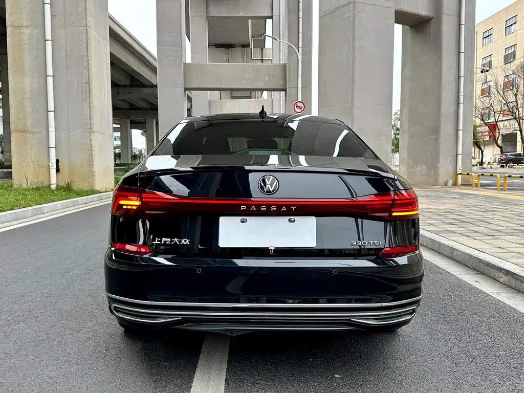 Volkswagen Passat — фото 7