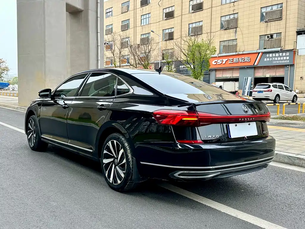 Volkswagen Passat — фото 8