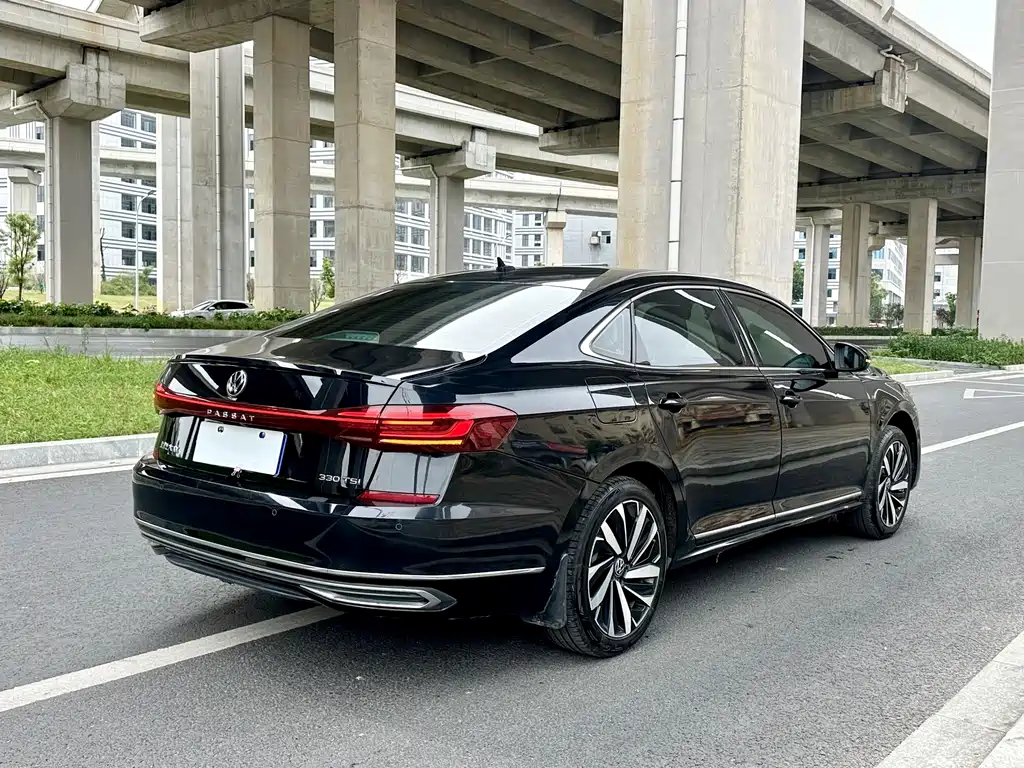 Volkswagen Passat — фото 9