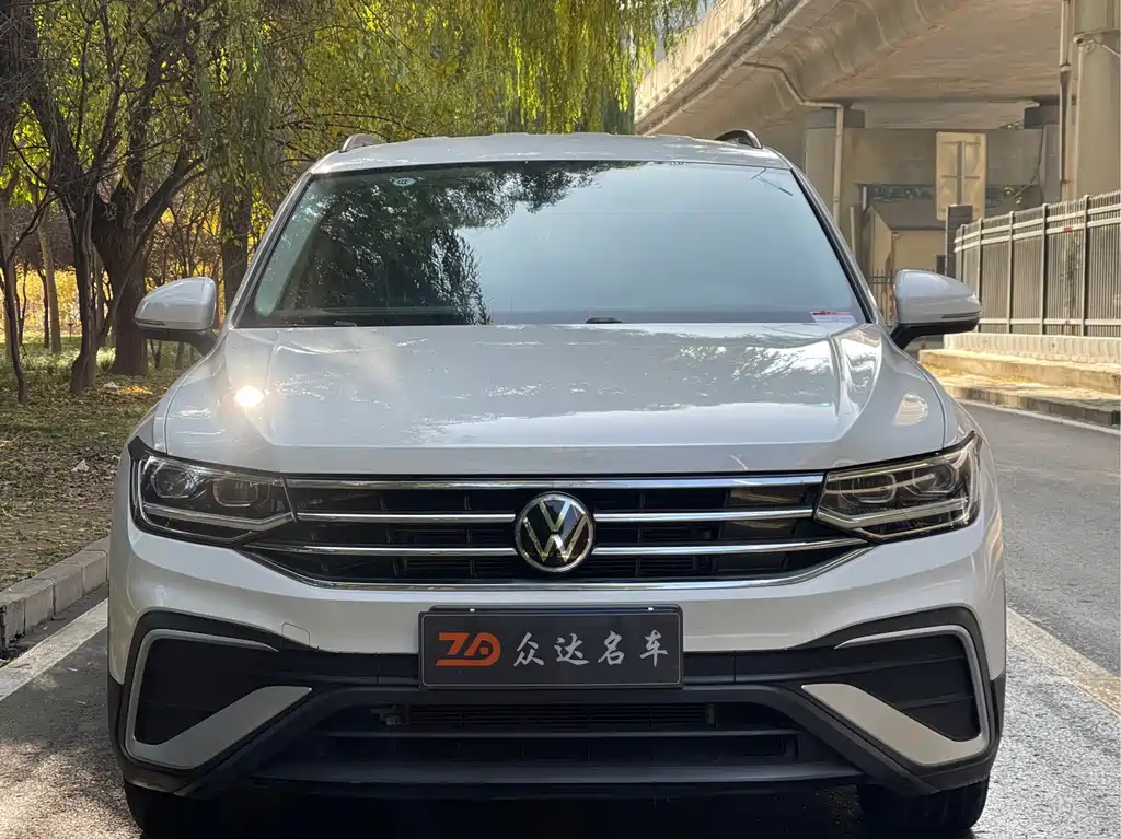 Volkswagen Tiguan L — фото 2