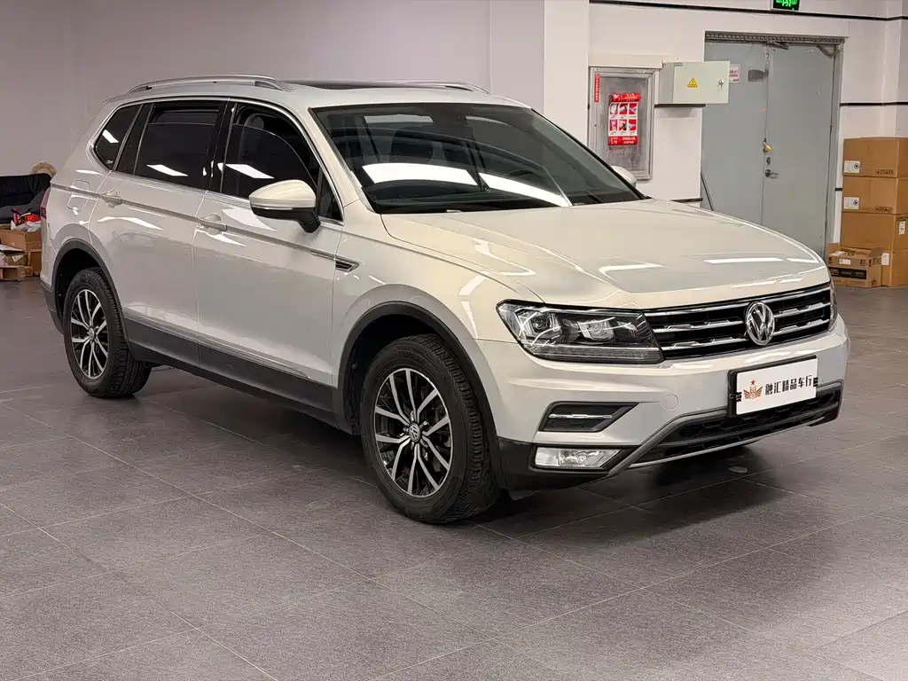 Volkswagen Tiguan L — фото 3