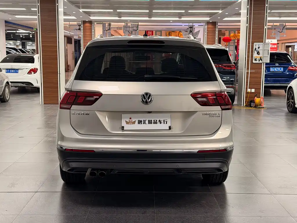 Volkswagen Tiguan L — фото 6