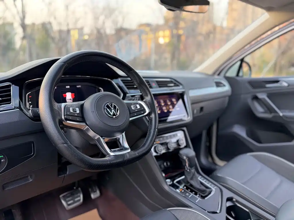 Volkswagen Tiguan L — фото 5