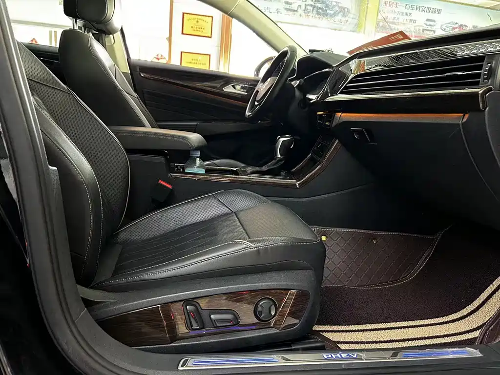 Volkswagen Passat New Energy — фото 3