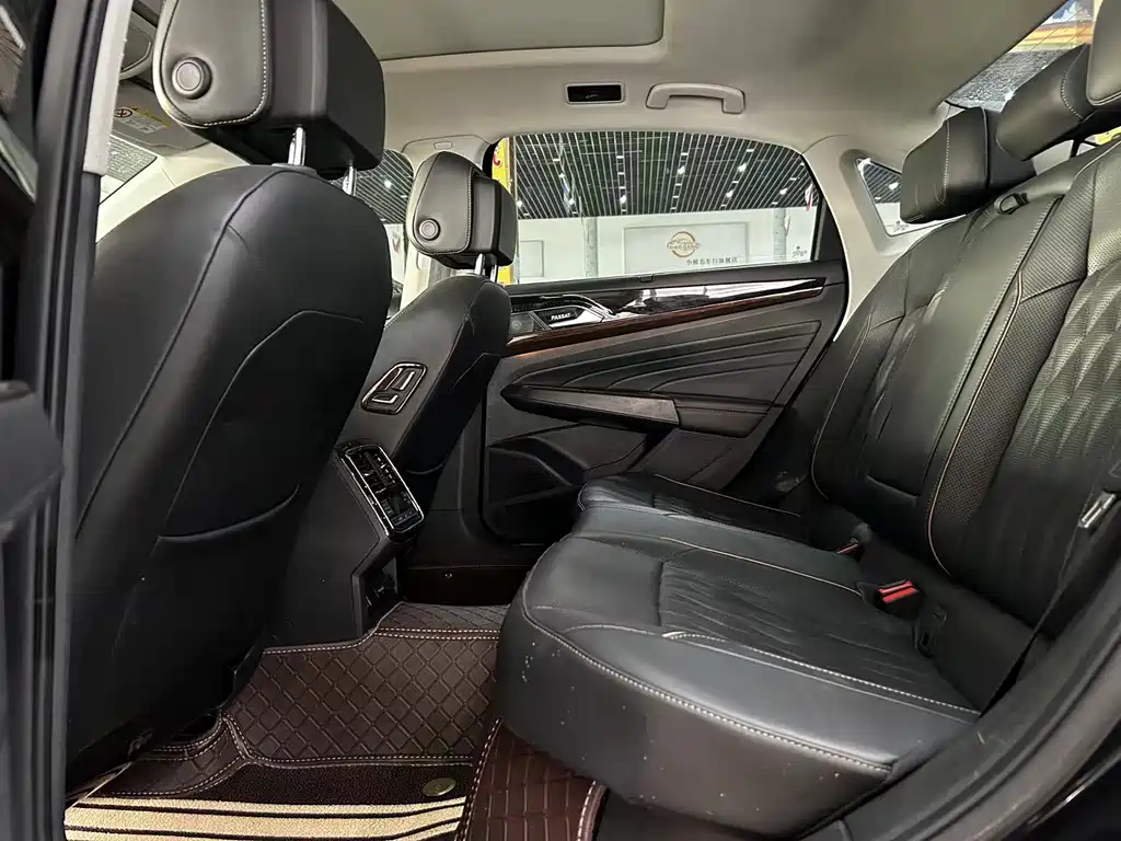 Volkswagen Passat New Energy — фото 8