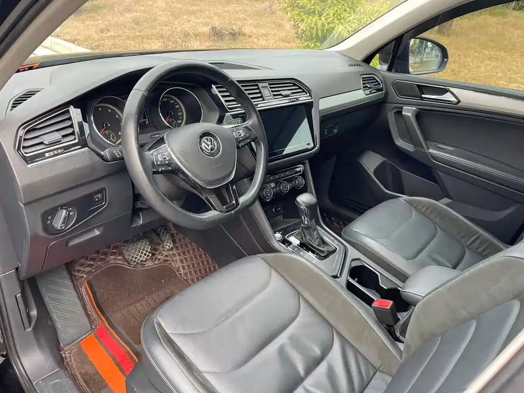 Volkswagen Tiguan L — фото 9