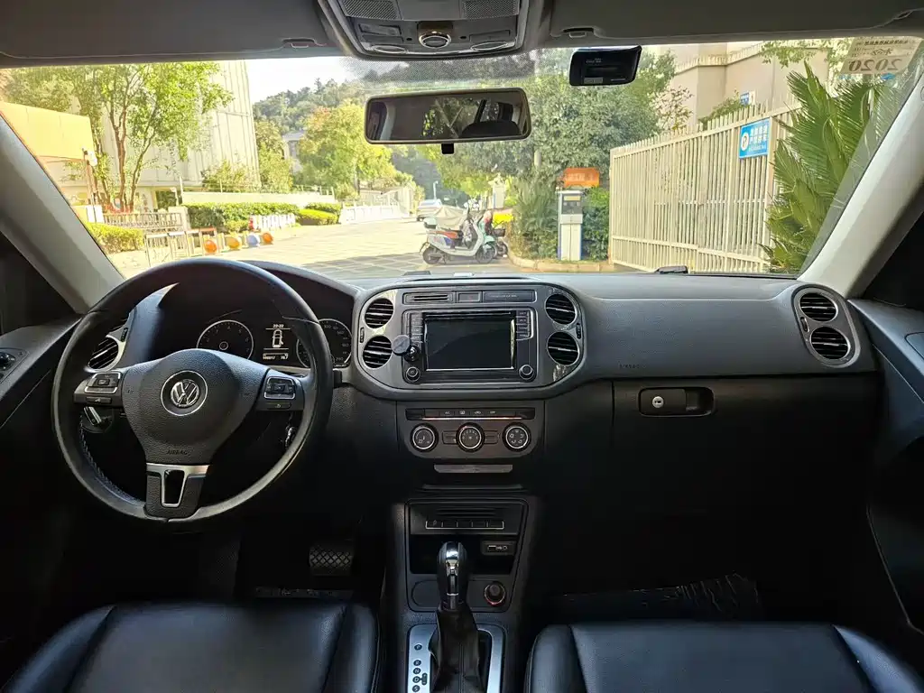 Volkswagen Tiguan — фото 6