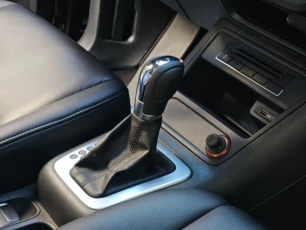 Volkswagen Tiguan — фото 8