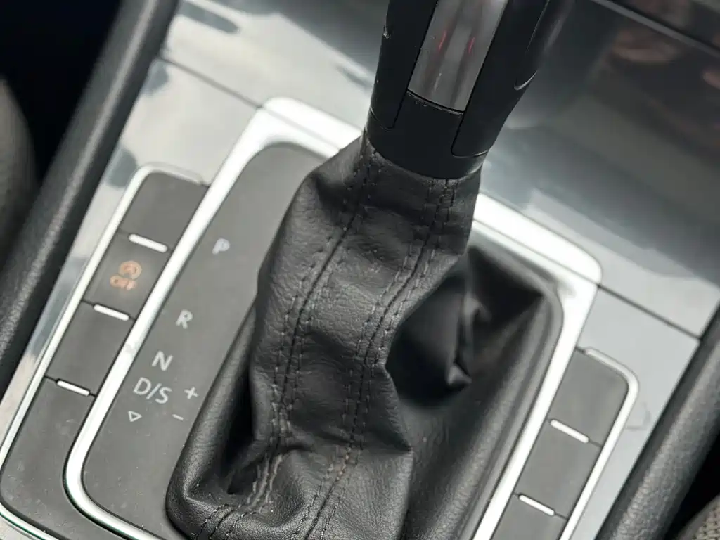 Volkswagen Golf — фото 20