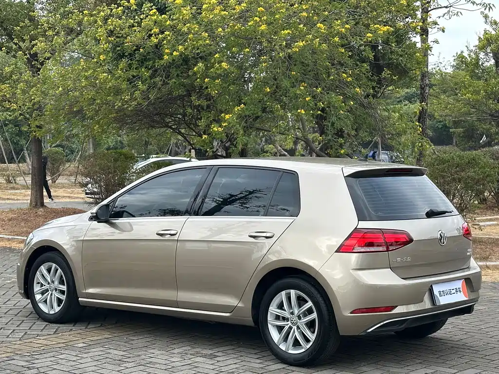 Volkswagen Golf — фото 7