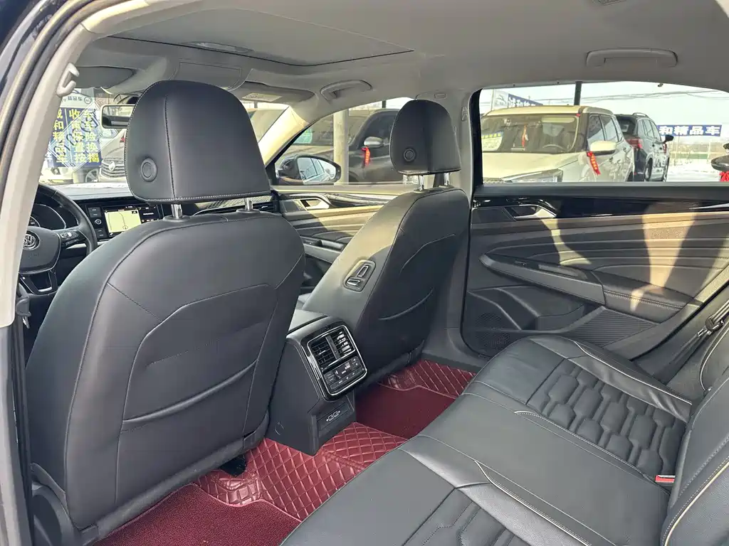 Volkswagen Passat — фото 6