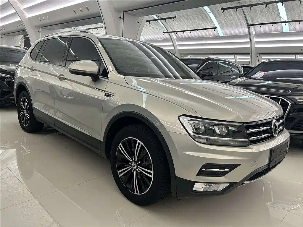 Volkswagen Tiguan L — фото 3