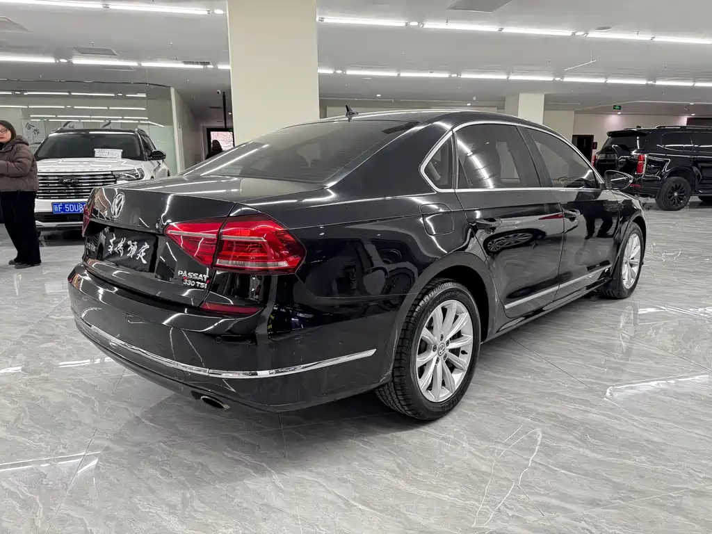 Volkswagen Passat — фото 4