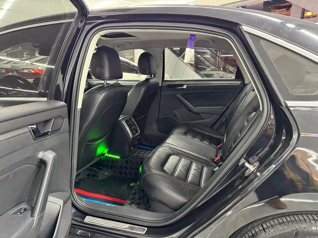 Volkswagen Passat — фото 8