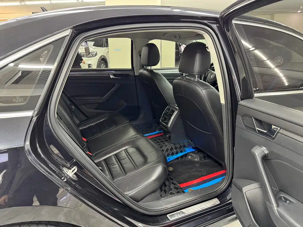 Volkswagen Passat — фото 9