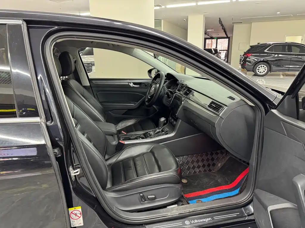 Volkswagen Passat — фото 10