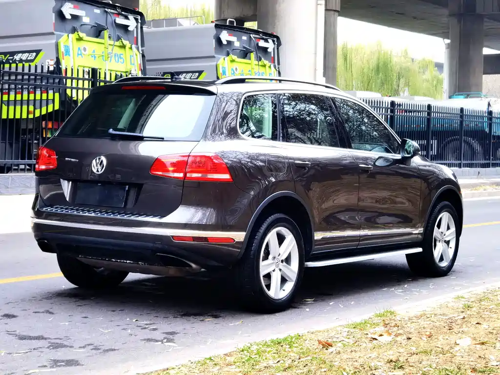 Volkswagen Touareg — фото 5