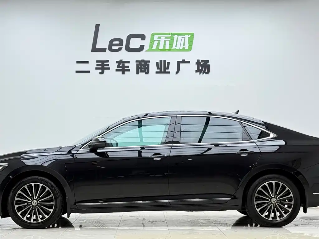 Volkswagen Passat — фото 17