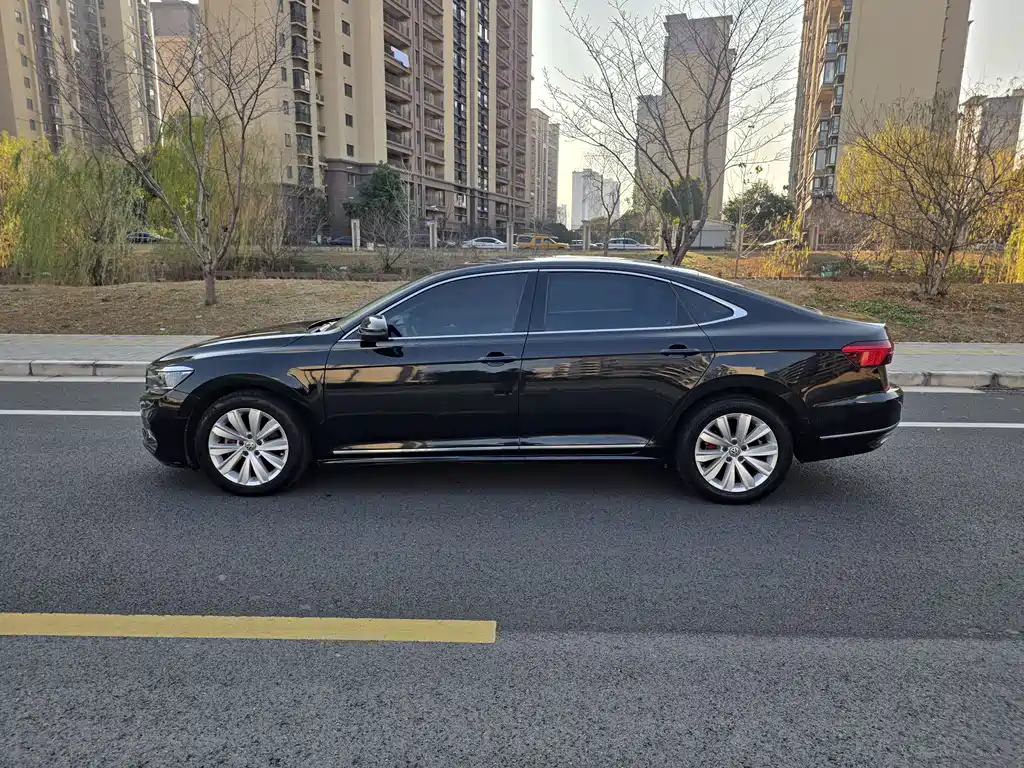 Volkswagen Passat — фото 3