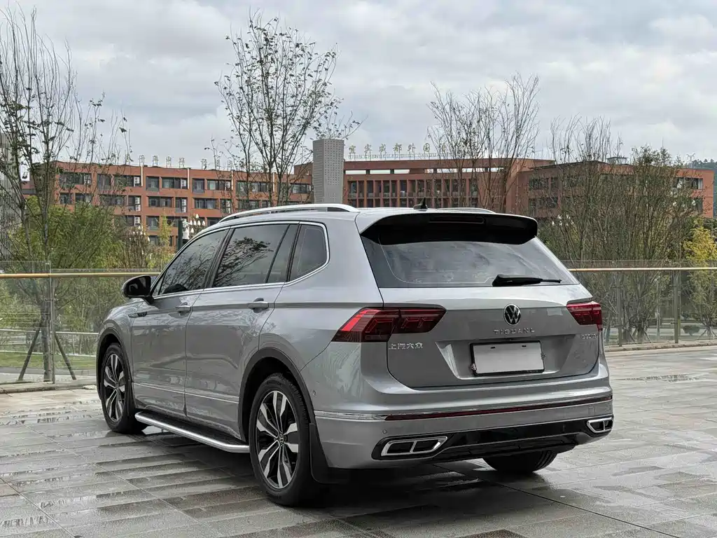 Volkswagen Tiguan L — фото 19