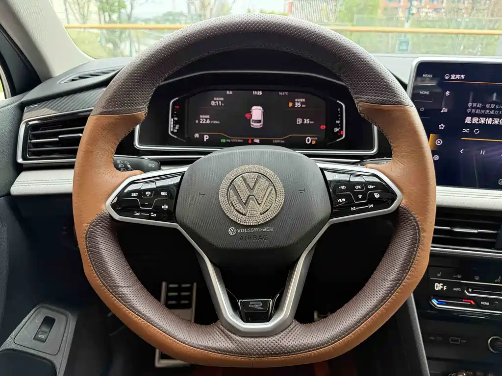 Volkswagen Tiguan L — фото 20
