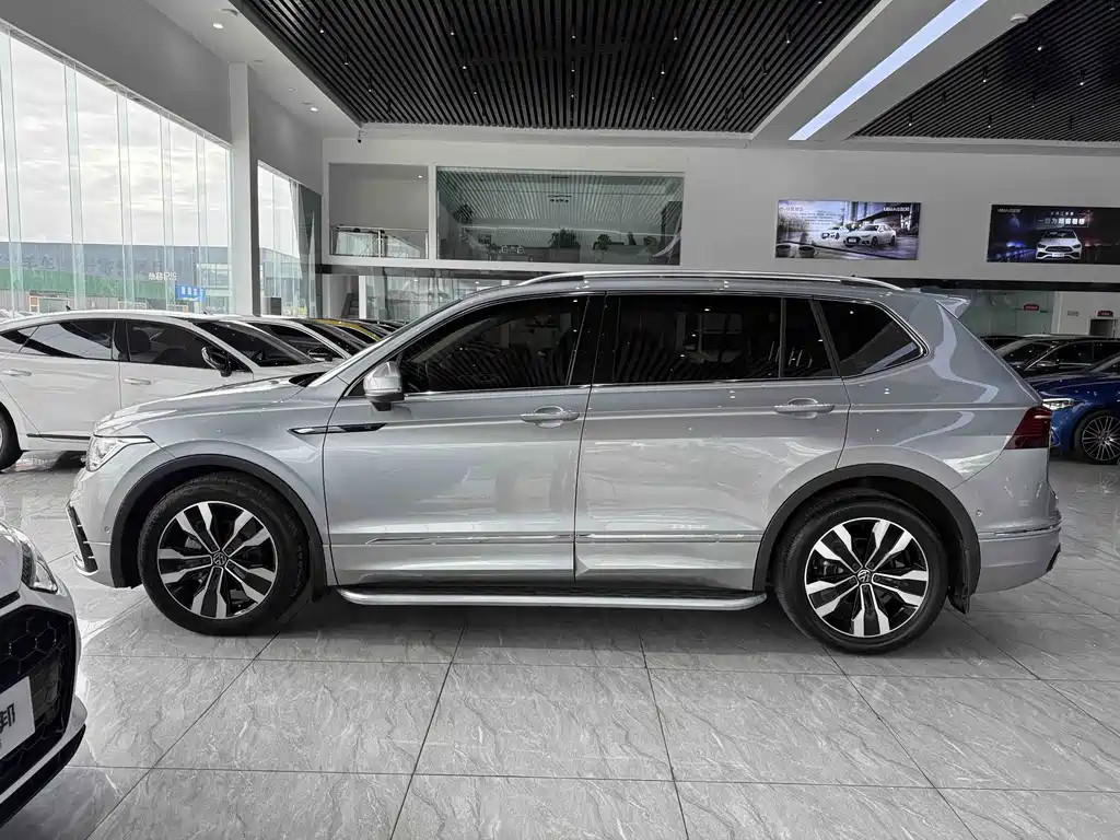 Volkswagen Tiguan L — фото 5