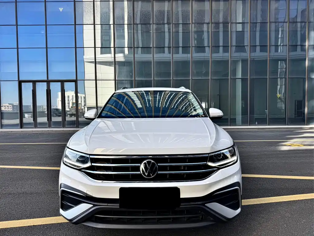 Volkswagen Tiguan L — фото 2