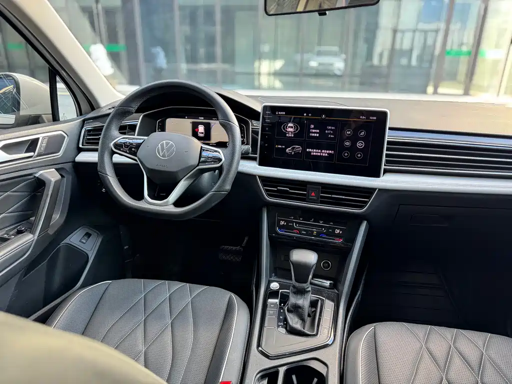 Volkswagen Tiguan L — фото 13