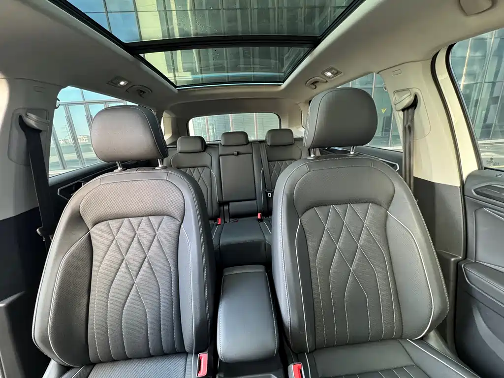 Volkswagen Tiguan L — фото 18