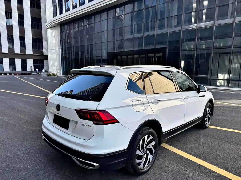 Volkswagen Tiguan L — фото 5