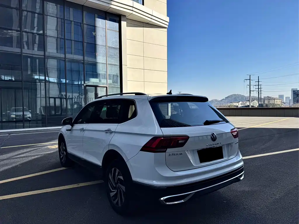 Volkswagen Tiguan L — фото 6