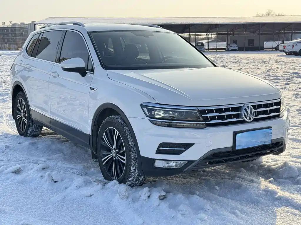 Volkswagen Tiguan L — фото 3