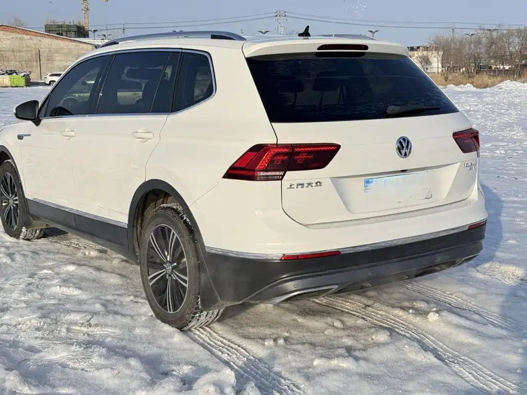 Volkswagen Tiguan L — фото 7