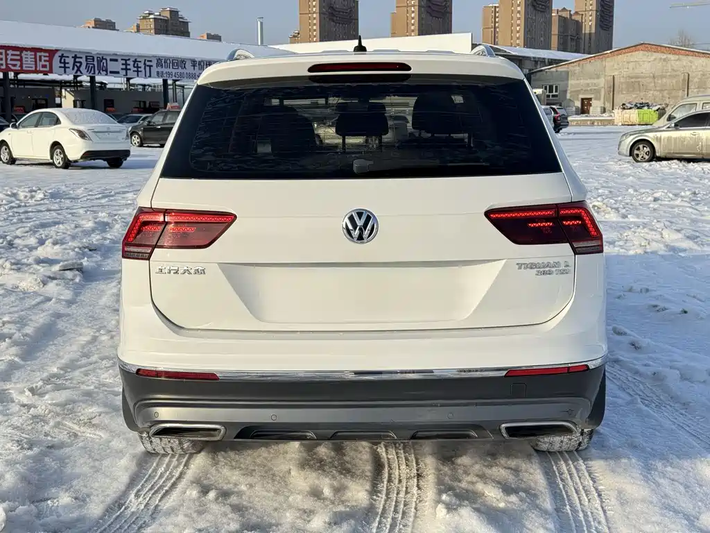Volkswagen Tiguan L — фото 8