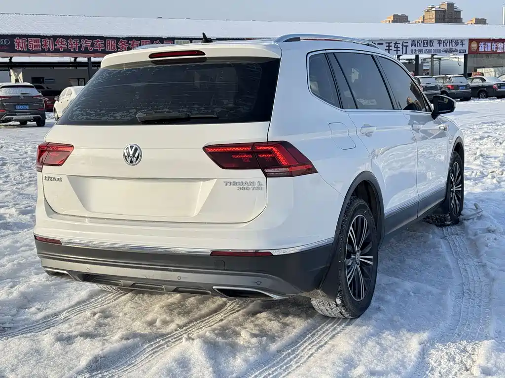 Volkswagen Tiguan L — фото 9