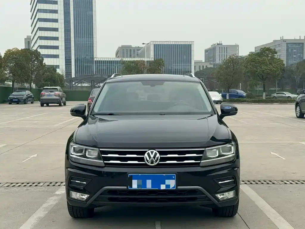 Volkswagen Tiguan L — фото 2