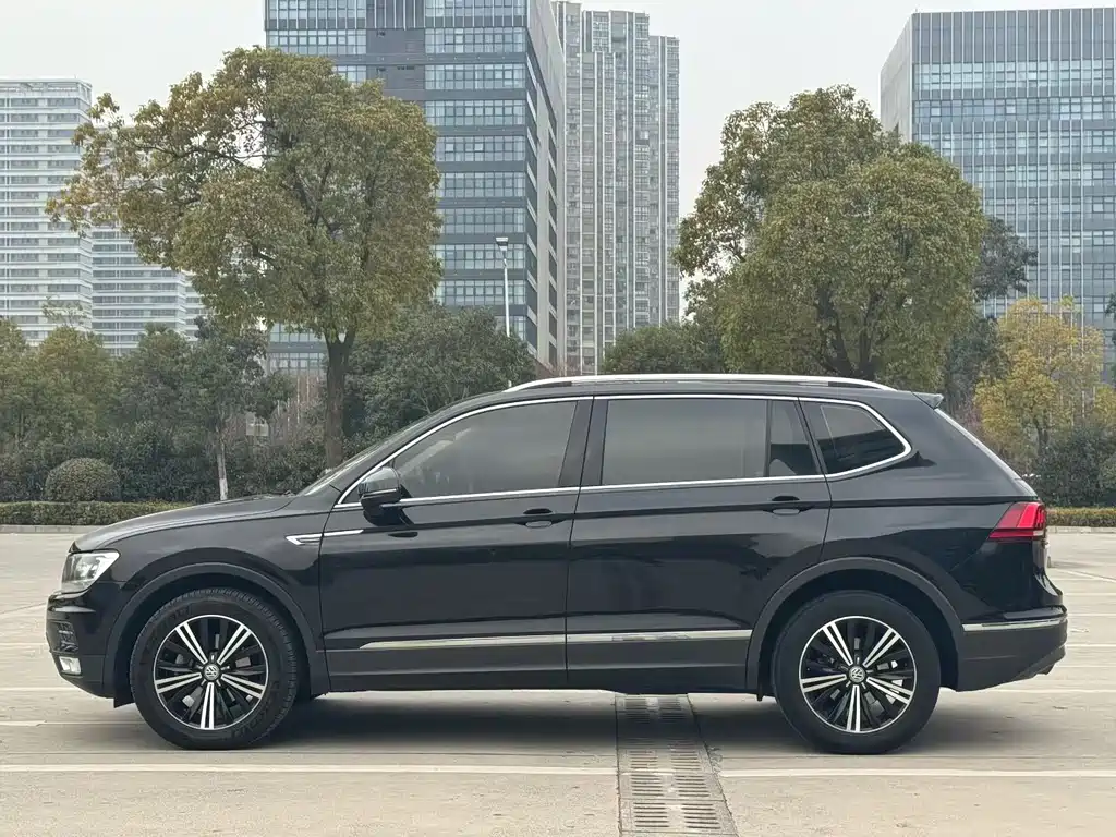 Volkswagen Tiguan L — фото 3