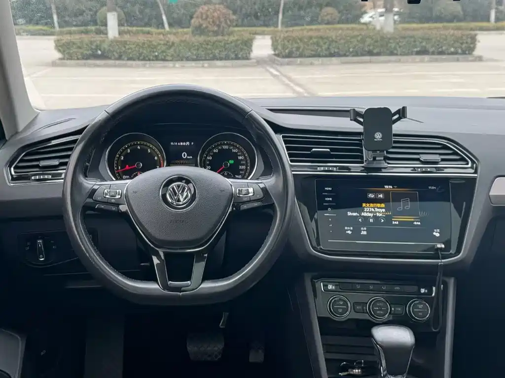 Volkswagen Tiguan L — фото 5