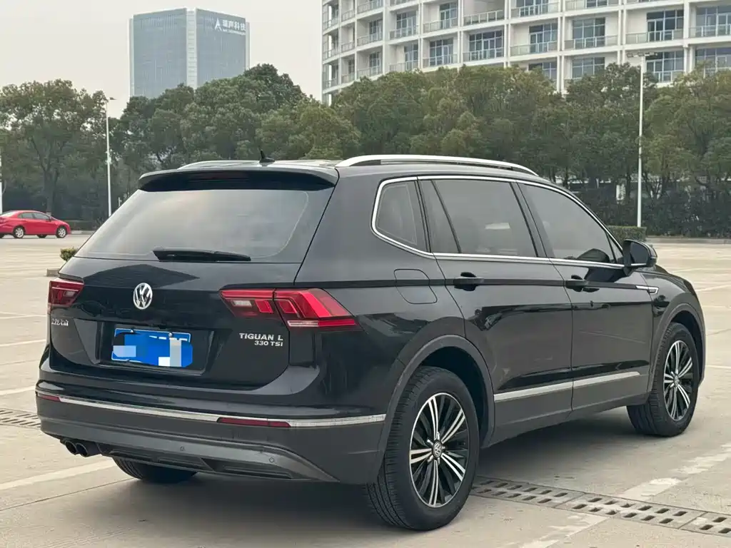 Volkswagen Tiguan L — фото 9
