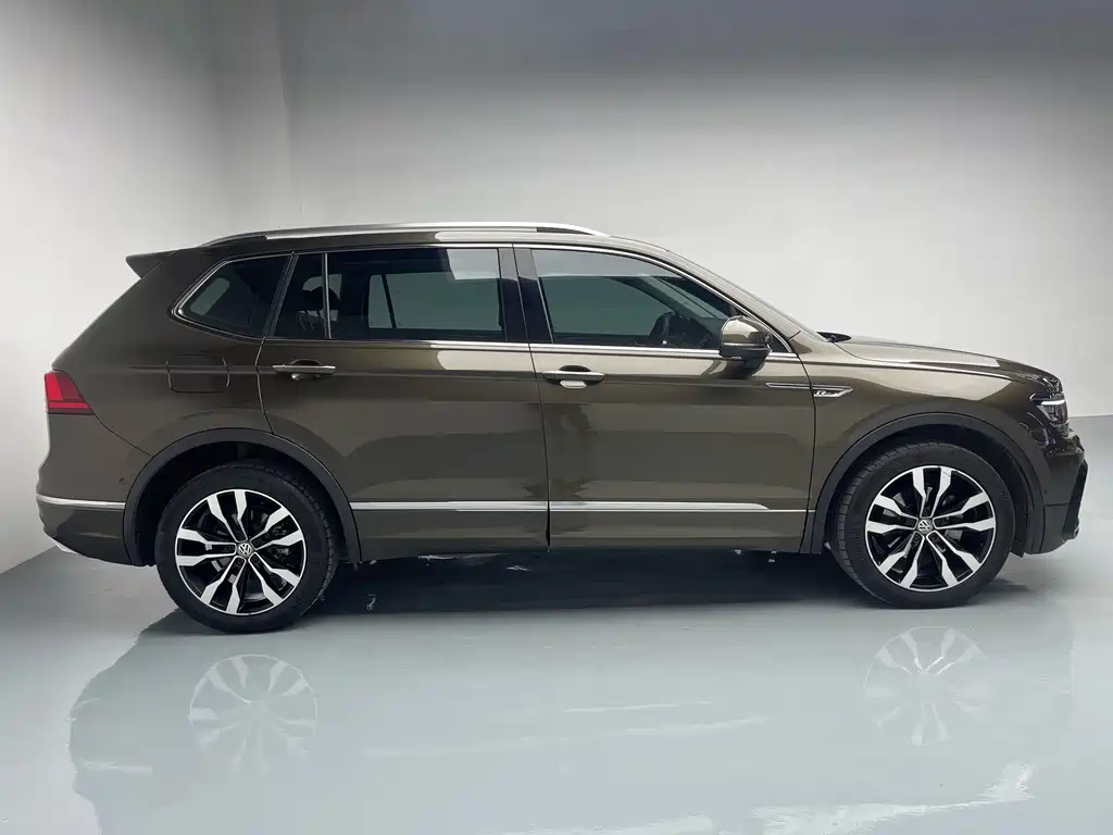 Volkswagen Tiguan L — фото 5