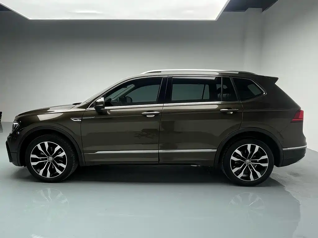 Volkswagen Tiguan L — фото 6