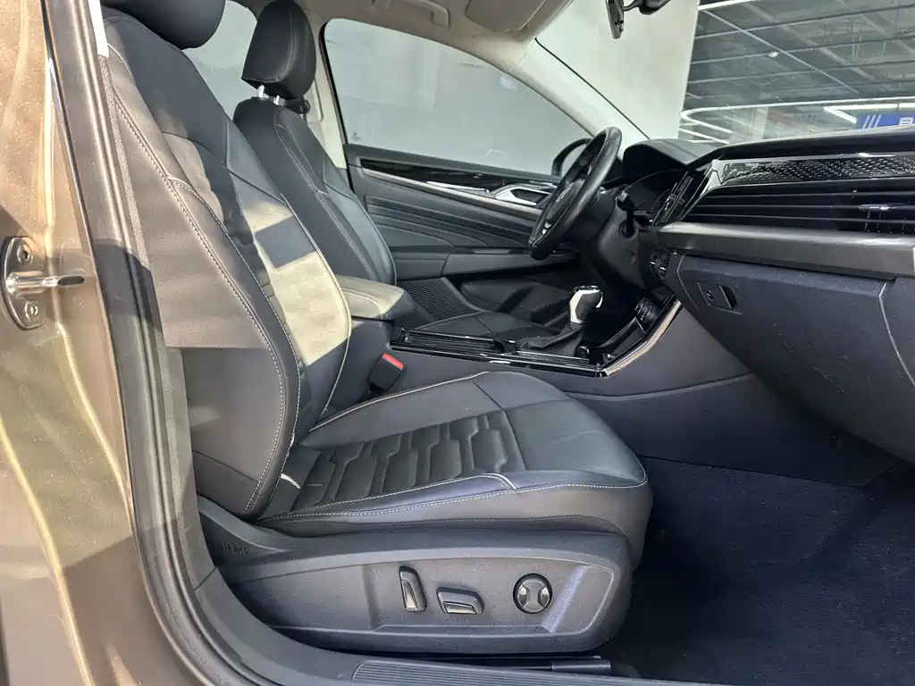 Volkswagen Passat — фото 11