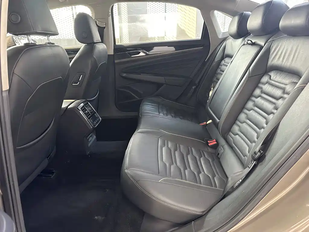 Volkswagen Passat — фото 8
